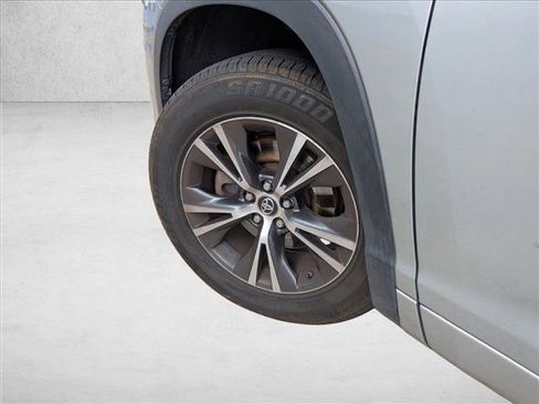 Used 2018 Toyota Highlander LE image 10