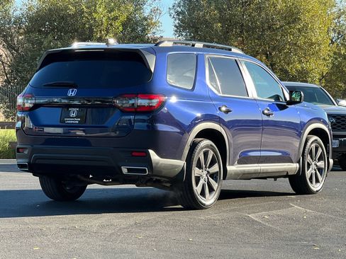 Certified 2025 Honda Pilot Sport image 6