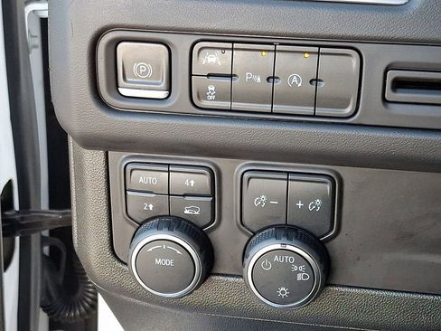 Used 2023 Chevrolet Suburban LT AWD/4WD image 26