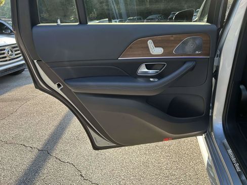 Used 2025 Mercedes-Benz GLS 450 4MATIC image 40