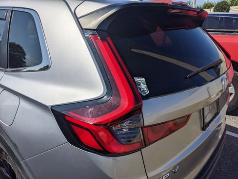 Used 2023 Honda CR-V Sport image 11