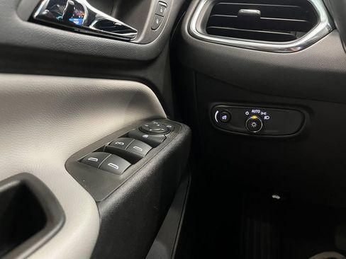 Used 2023 Chevrolet Equinox LS w/ LS Convenience Package image 16