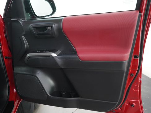 Used 2022 Toyota Tacoma SR5 AWD/4WD image 12