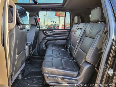 Used 2021 Chevrolet Suburban RST w/ Luxury Package image 13