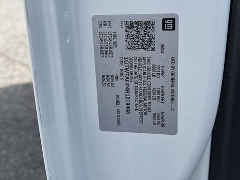 Used 2024 GMC Savana 2500 w/ Driver Convenience Package image 32