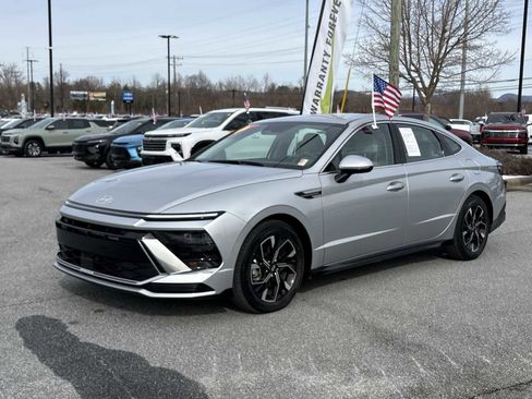 Used 2025 Hyundai Sonata SEL FWD image 4