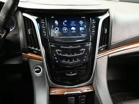 Used 2019 Cadillac Escalade Luxury AWD/4WD image 48