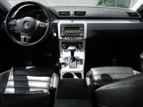 Used 2009 Volkswagen CC Luxury FWD image 8