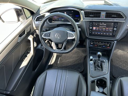 Used 2024 Volkswagen Tiguan SE FWD image 13