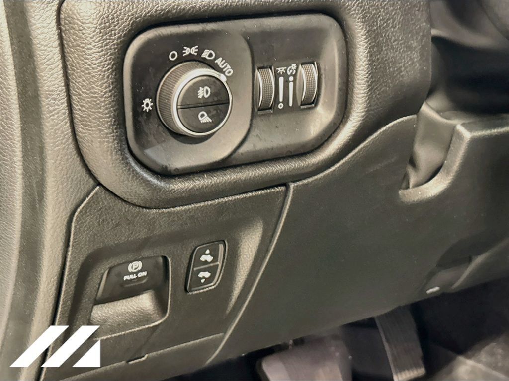 Used 2025 RAM 1500 Laramie AWD/4WD image 10