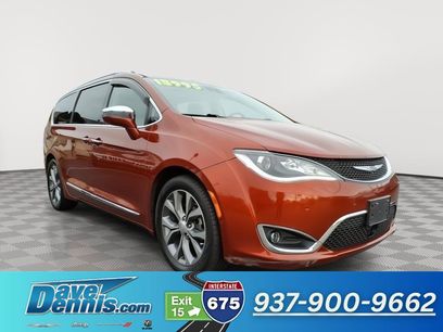 Used 2018 Chrysler Pacifica Limited w/ Tire & Wheel Group