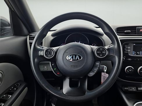 Used 2018 Kia Soul FWD image 26