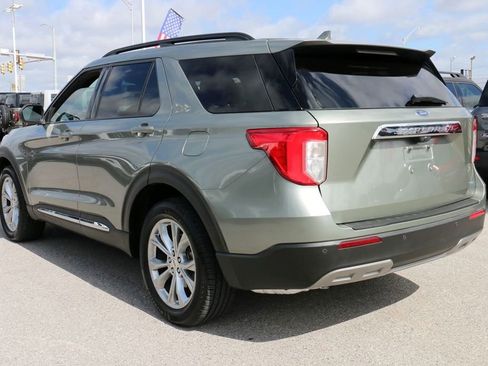 Used 2020 Ford Explorer XLT w/ Equipment Group 202A AWD/4WD image 7