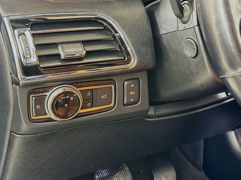 Used 2019 Lincoln Navigator Reserve image 10