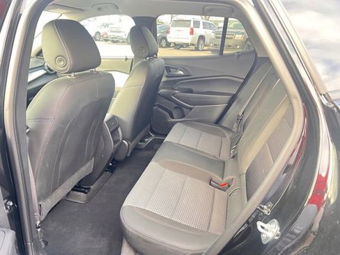 Used 2025 Chevrolet Trax LT w/ LT Convenience Package image 11