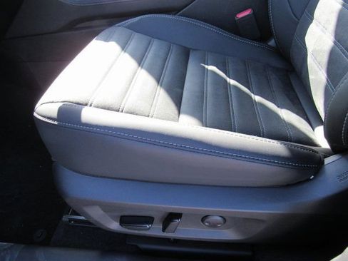 New 2025 Mitsubishi Outlander SE image 14