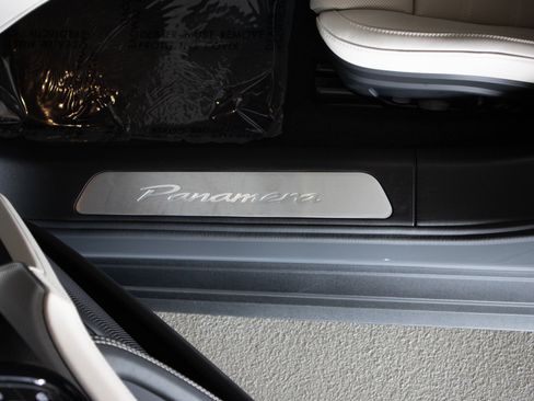 Used 2026 Porsche Panamera RWD image 28
