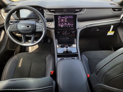 New 2025 Jeep Grand Cherokee L Altitude image 14