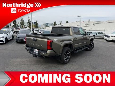 Used 2024 Toyota Tacoma TRD Sport w/ TRD Sport Upgrade Package image 4