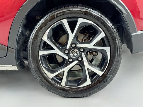 Used 2018 Toyota C-HR XLE FWD image 8