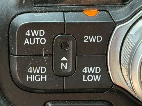 Used 2020 RAM 1500 Laramie AWD/4WD image 17