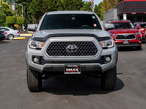 Used 2018 Toyota Tacoma TRD Off-Road AWD/4WD image 3