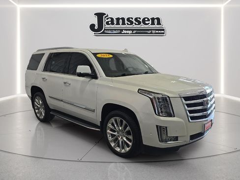 Used 2018 Cadillac Escalade Premium Luxury AWD/4WD image 6