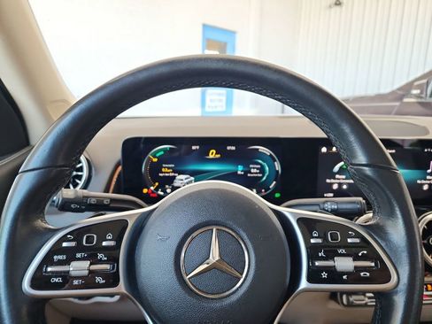 Used 2022 Mercedes-Benz GLB 250 w/ Premium Package Lite image 22