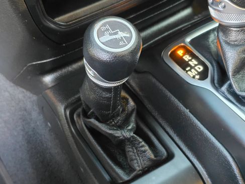 Used 2023 Jeep Gladiator Sport AWD/4WD image 15