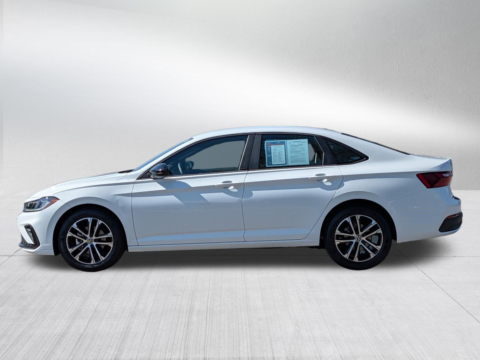 Certified 2025 Volkswagen Jetta Sport FWD image 4