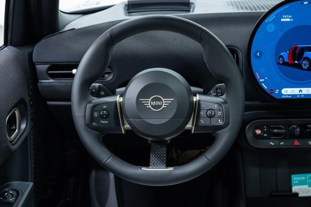 Used 2026 MINI Cooper 4-Door Hardtop FWD image 12