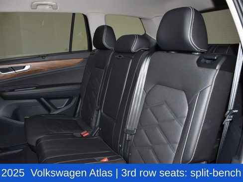Used 2025 Volkswagen Atlas SE image 27