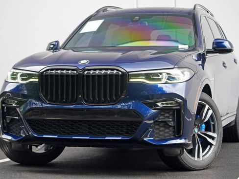 Used 2022 BMW X7 xDrive40i w/ M Sport Package AWD/4WD image 3