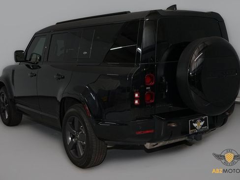 Used 2023 Land Rover Defender 130 X-Dynamic SE image 7