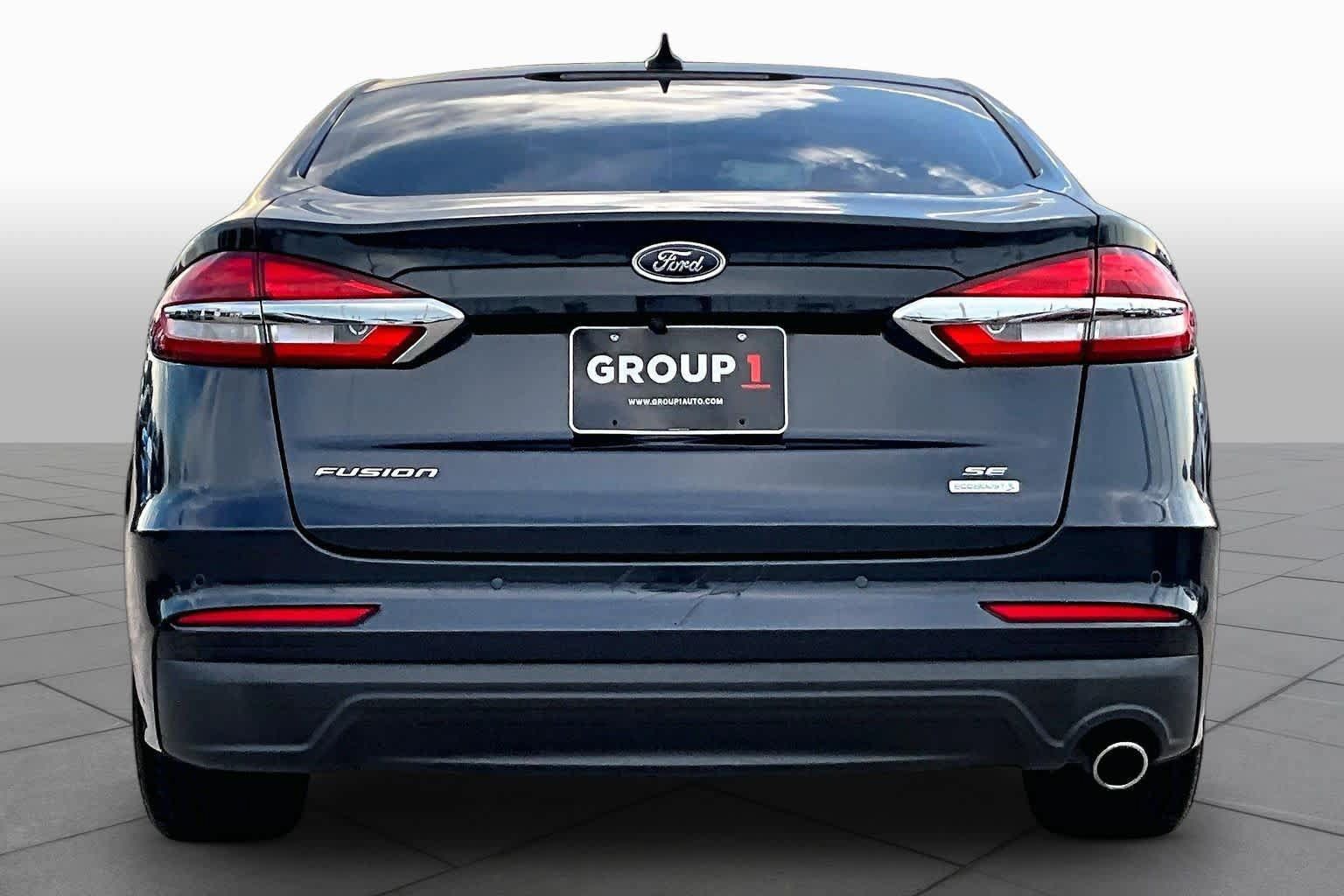 Used 2020 Ford Fusion SE FWD image 5