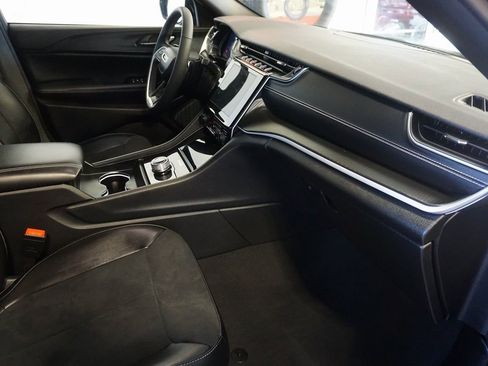 Used 2024 Jeep Grand Cherokee Altitude image 26