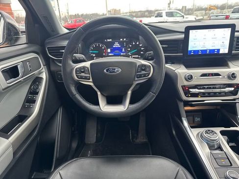 Used 2022 Ford Explorer XLT w/ Equipment Group 202A image 2