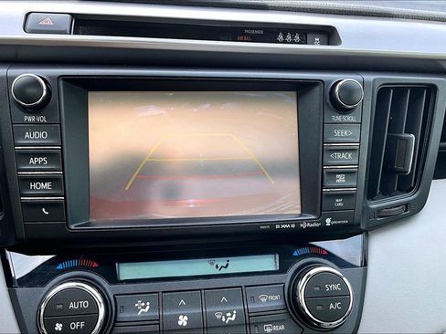 Used 2018 Toyota RAV4 XLE AWD/4WD image 13