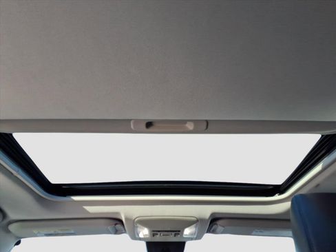 Used 2022 Toyota RAV4 XLE Premium image 15