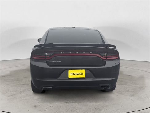 Used 2022 Dodge Charger SXT w/ Driver Convenience Group image 4