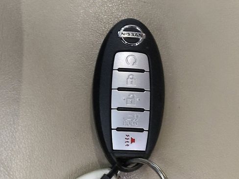 Used 2020 Nissan Pathfinder Platinum w/ Cargo Package image 32