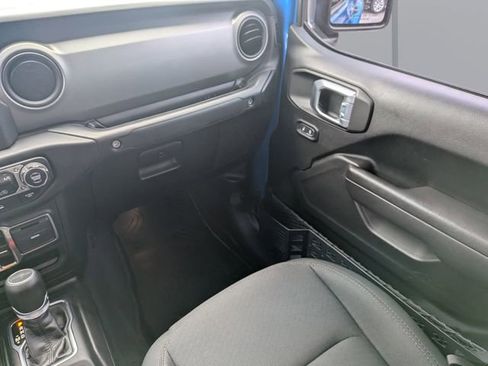 Used 2022 Jeep Gladiator Sport AWD/4WD image 17