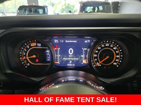Used 2024 Jeep Wrangler Unlimited Sahara w/ Technology Group AWD/4WD image 8