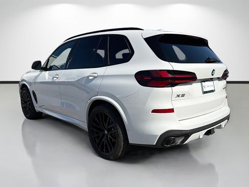 New 2026 BMW X5 xDrive40i w/ M Sport Package AWD/4WD image 5