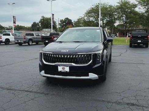 Used 2026 Kia Carnival FWD image 3