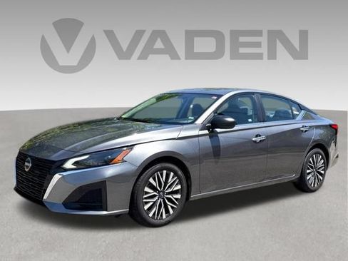 Certified 2024 Nissan Altima 2.5 SV FWD image 1