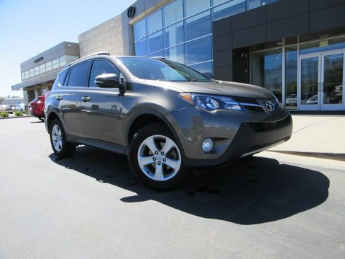 Used 2013 Toyota RAV4 XLE AWD/4WD image 14