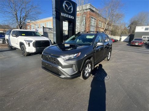 Used 2022 Toyota RAV4 XLE image 4