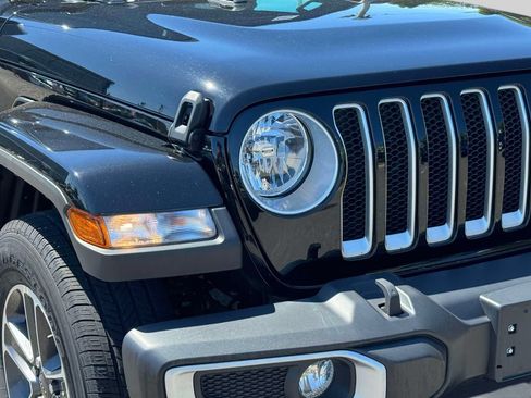 Used 2023 Jeep Wrangler Unlimited Sahara w/ Cold Weather Group AWD/4WD image 8