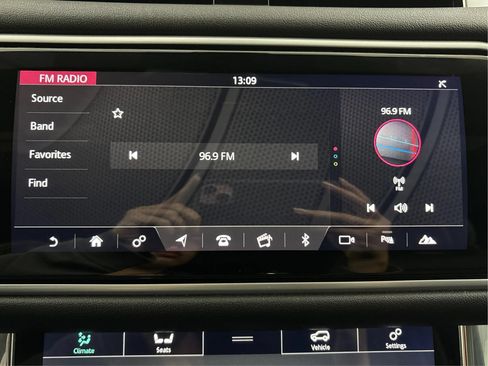 Used 2018 Land Rover Range Rover Sport HSE AWD/4WD image 42